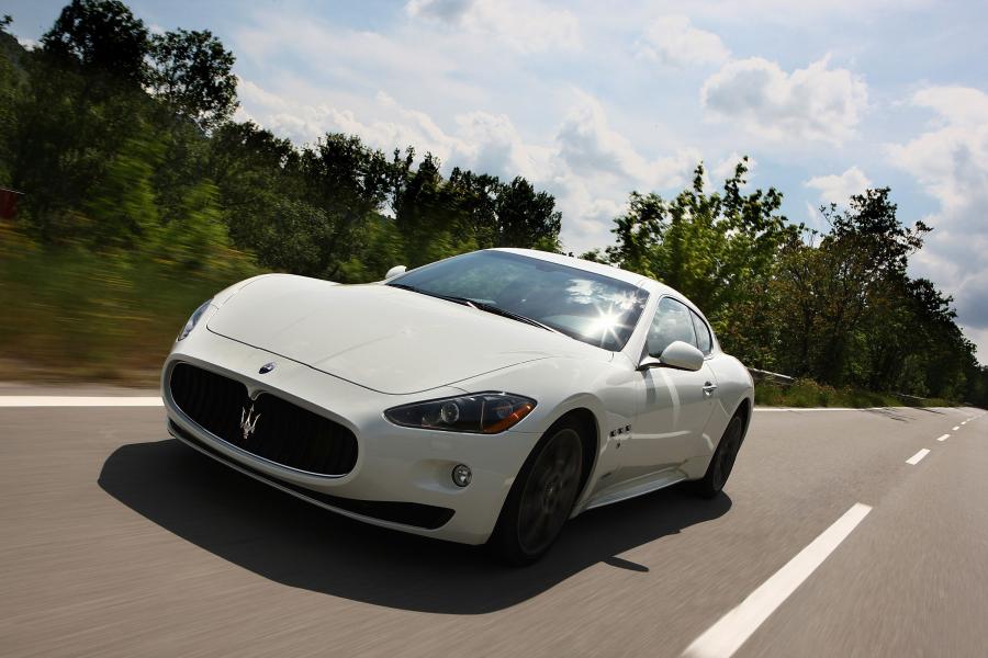  Maserati GranTurismo S Automatic Sport Pack 2011 года  (фото 2 из 2)